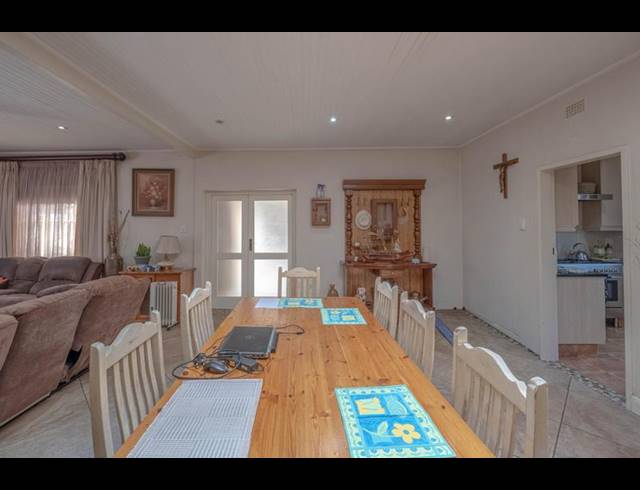 4 BEDROOM HOUSE FOR SALE IN WYCHWOOD